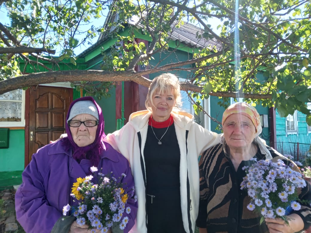 1 октября Юдановский СДК. Долгожители нашего села, принимают поздравления. 